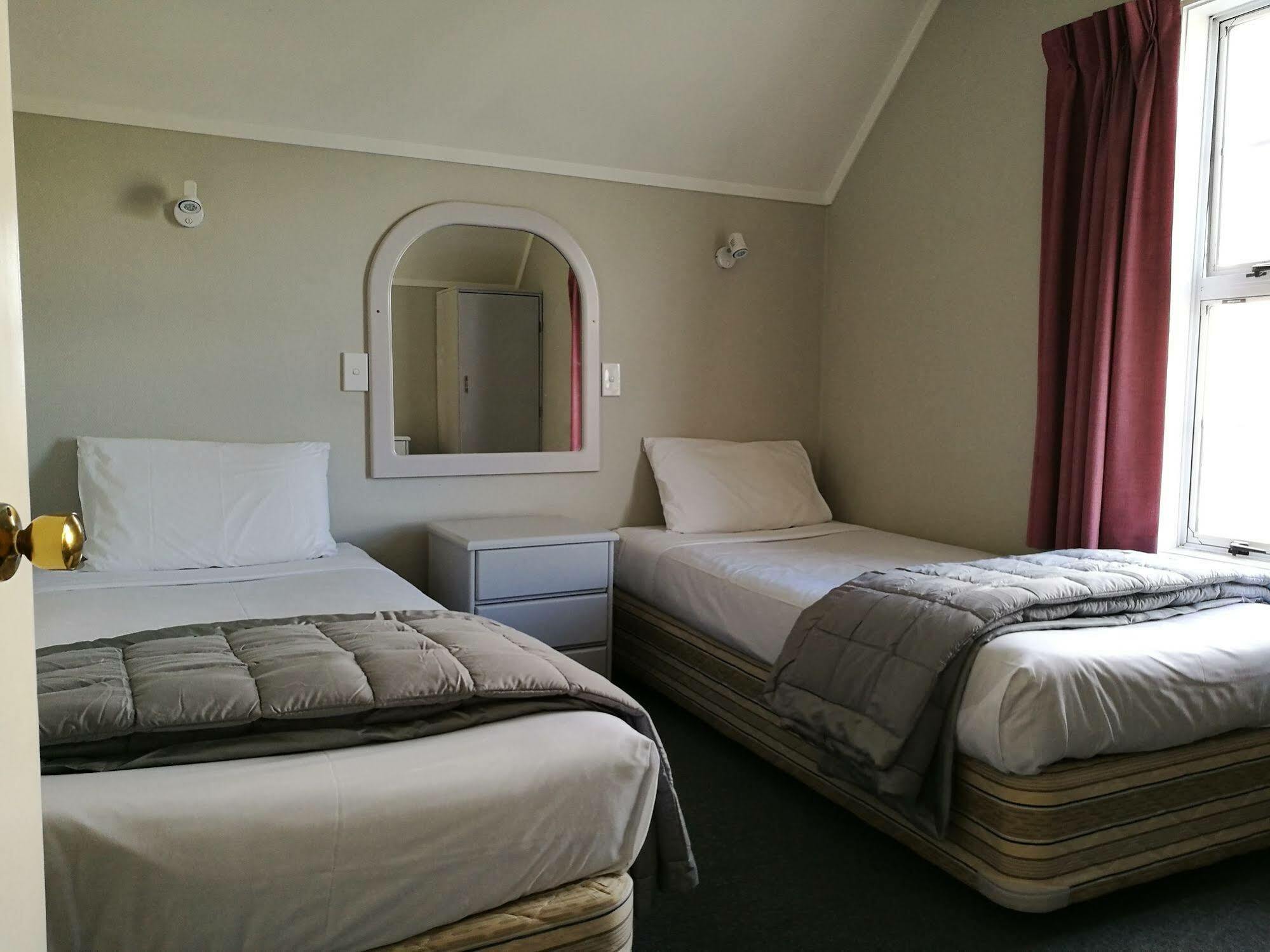 Phoenix Thermal Resort - Таупо Екстер'єр фото